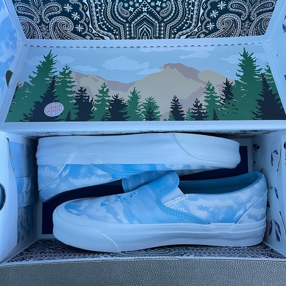 x Kith OG Classic Slip-On Sneakers - Picture 4 of 5